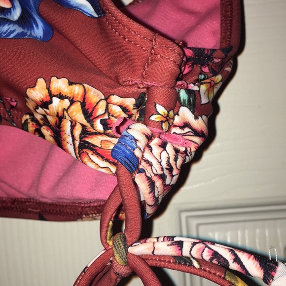 NO BOUNDARIES FLORAL BIKINI TOP - Picture 3 of 4